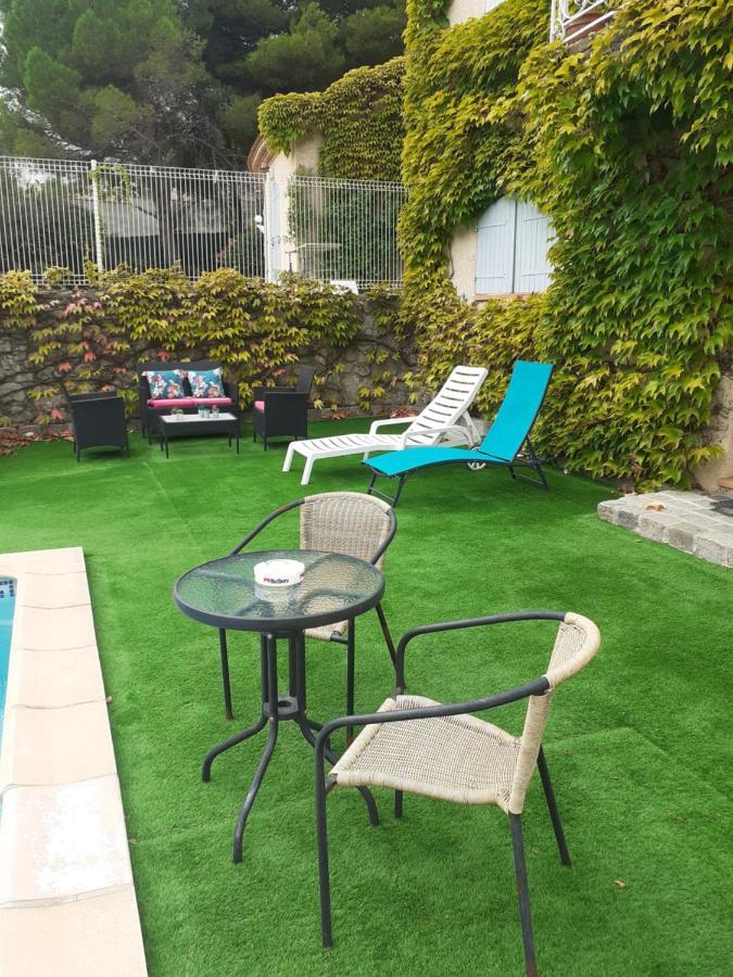 Superbe Grand Studio Tout Confort Avec Exterieur Poussan Exterior foto