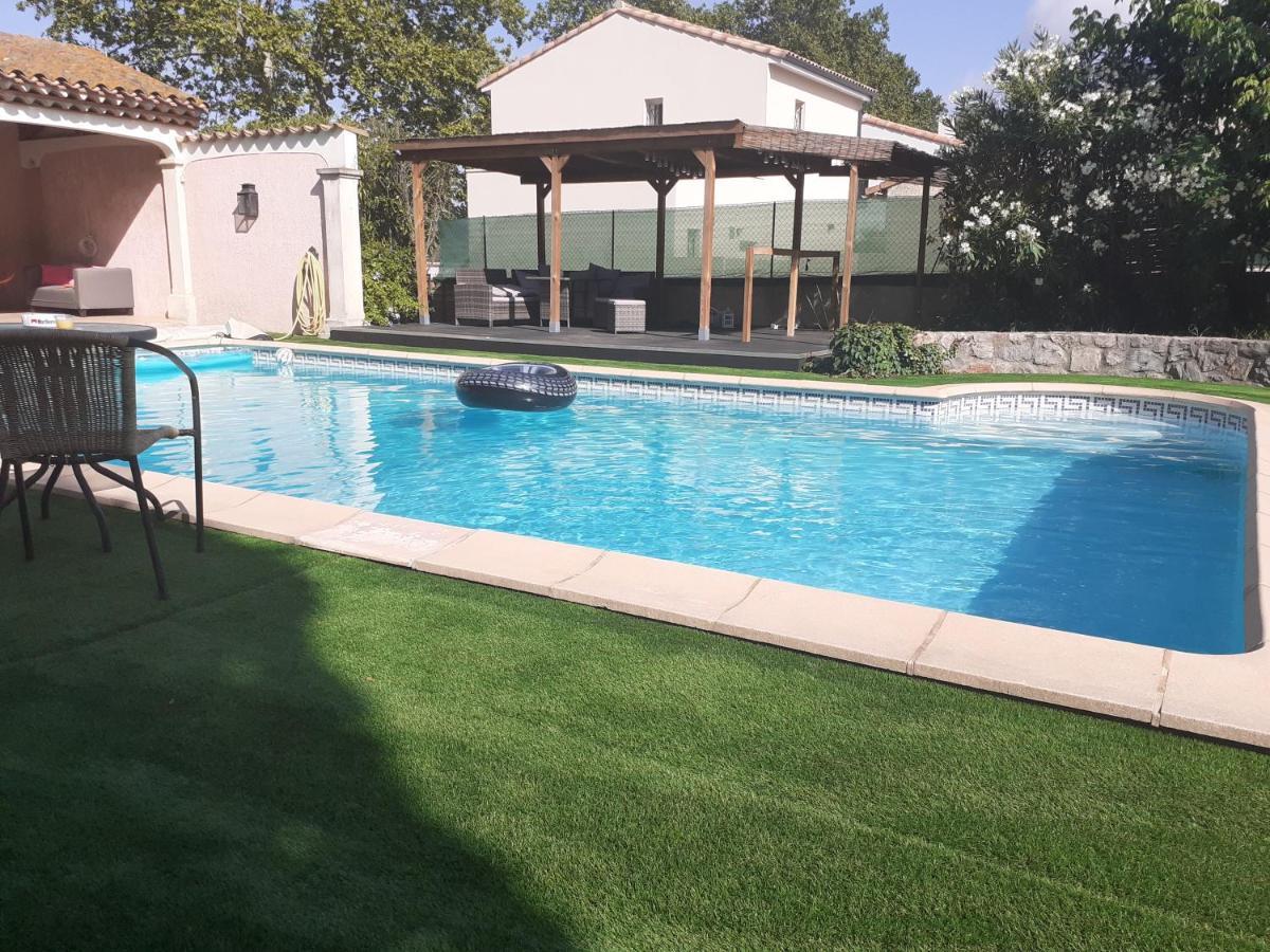 Superbe Grand Studio Tout Confort Avec Exterieur Poussan Exterior foto