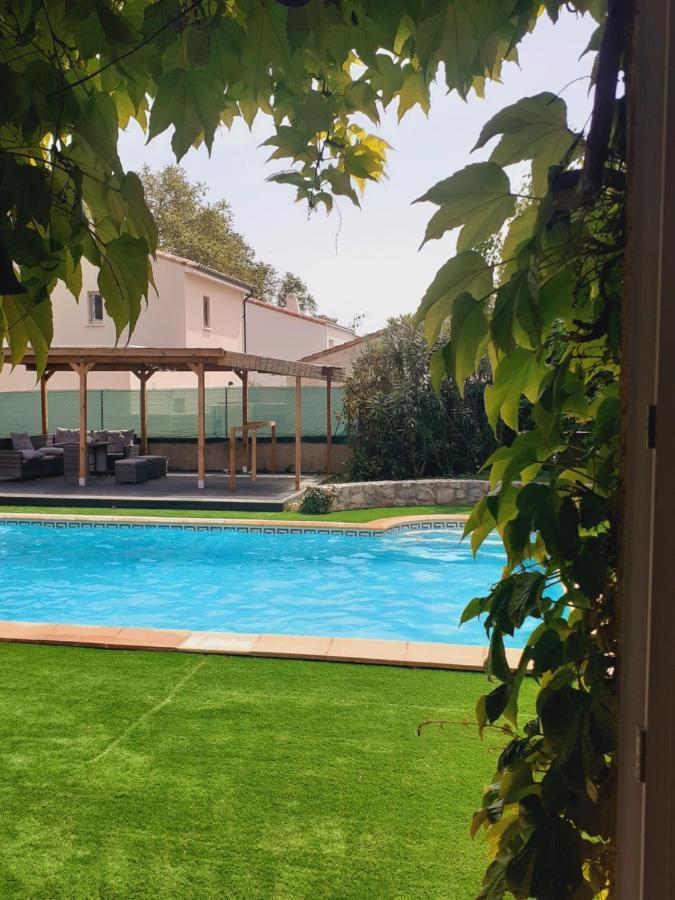 Superbe Grand Studio Tout Confort Avec Exterieur Poussan Exterior foto