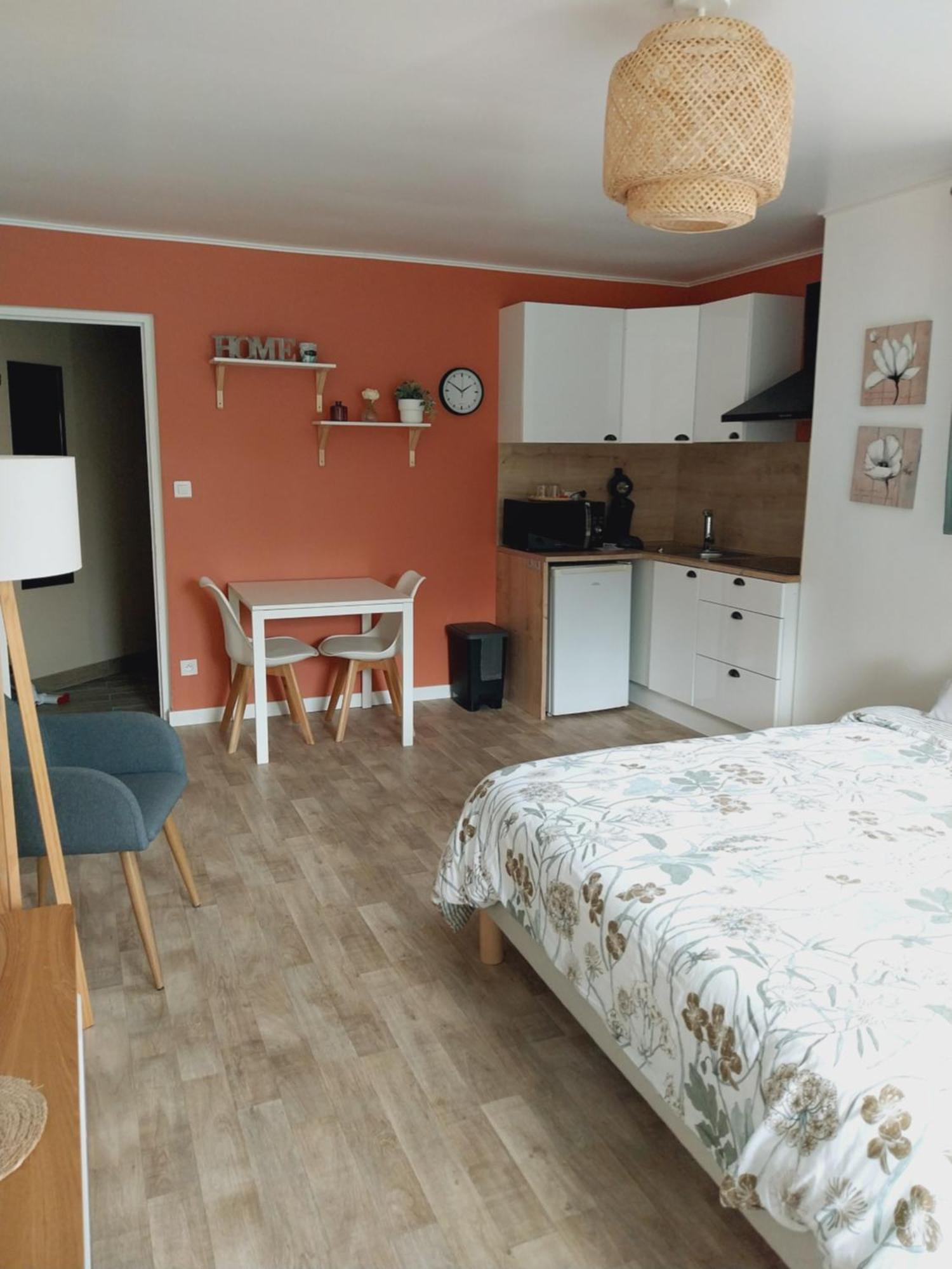 Superbe Grand Studio Tout Confort Avec Exterieur Poussan Exterior foto
